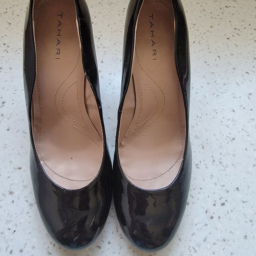 Black Tahari Patent Leather Pumps. Size 6